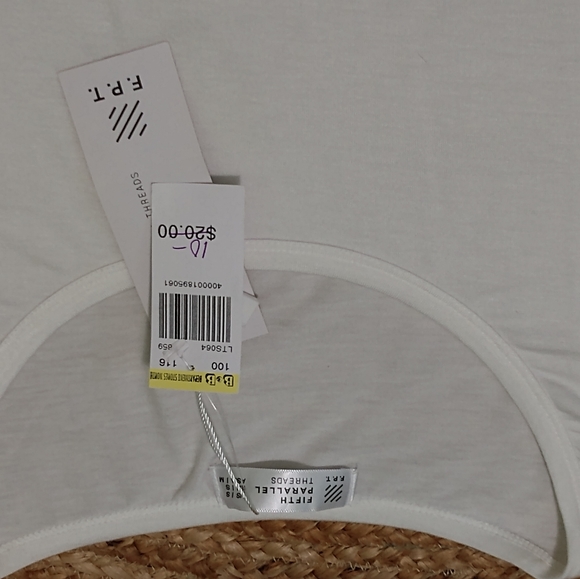 Relaxed white crop top - Picture 3 of 3